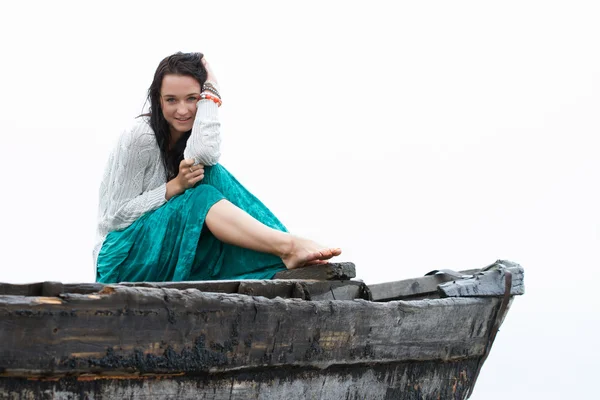 Girl sitting on a stern of a boat — Stock Photo, Image