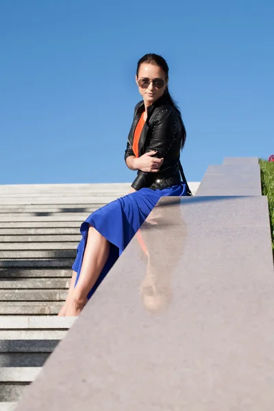 Beautiful young girl in sunglasses — Stock Photo, Image