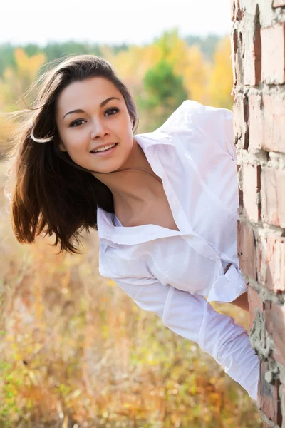 Portrait of a young brunette — Stockfoto