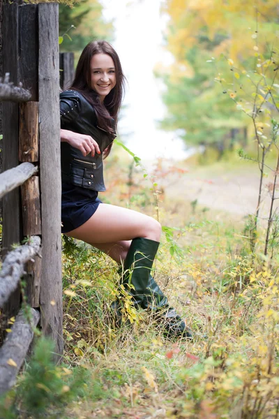 Young girl in the autumn forest — Stock Photo, Image