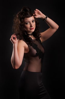 esmer parlak makyaj ile. Stüdyo portre