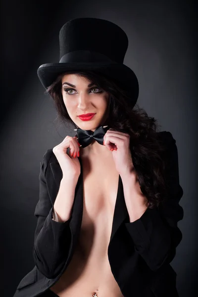 Kız bir smokin ve üst şapka — Stok fotoğraf