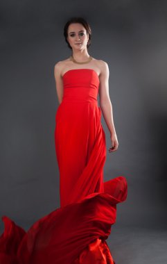 güzel kızı kırmızı Abiye