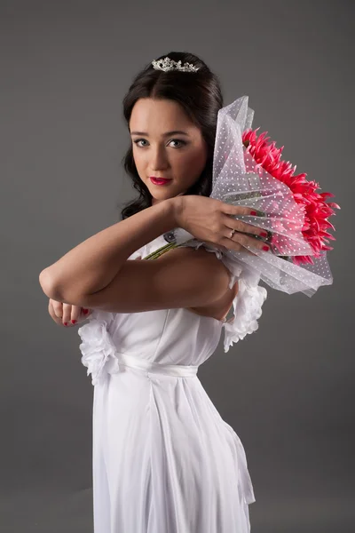 Novia con ramo de flores — Foto de Stock