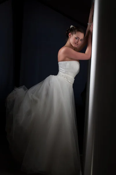 Retrato de estudio de una joven novia — Foto de Stock