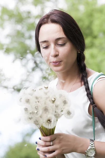 Girl with a bouquet of dandelions — Stock Photo, Image