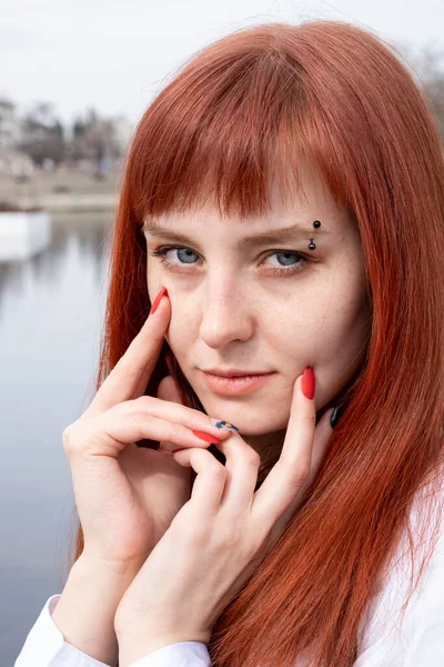 Street Portrait Red Haired Girl White Shirt — Stock Photo, Image