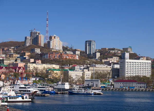 Cidade de Vladivostok vista da festa do mar Imagem De Stock