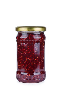 Beyaz zemin üzerinde ahududu reçeli bulunan cam kavanoz