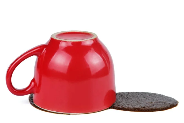 Umgestürzte Rote Kaffeetasse Isoliert Auf Weißem Hintergrund — Stockfoto