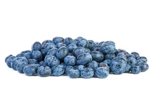 堆的蓝莓隔离在白色背景上 — 图库照片
