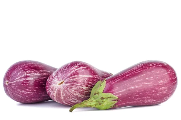 Drie Bonte Paarse Aubergines Geïsoleerd Witte Achtergrond — Stockfoto