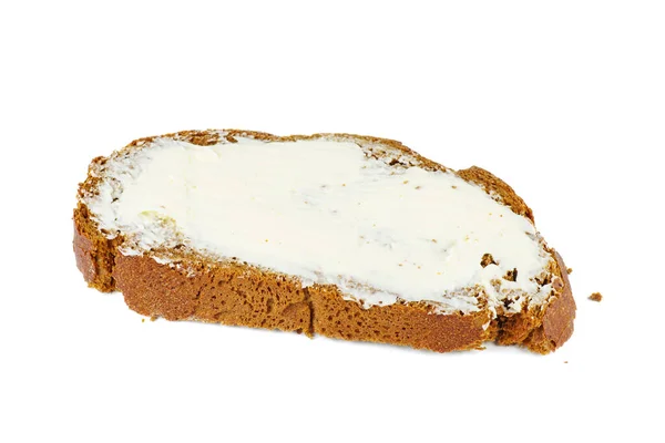 Beyaz Arka Planda Izole Edilmiş Tereyağlı Çavdar Ekmeği Dilimi — Stok fotoğraf