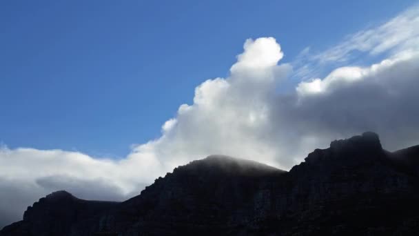 Nuvens e montanhas lapso de tempo — Vídeo de Stock