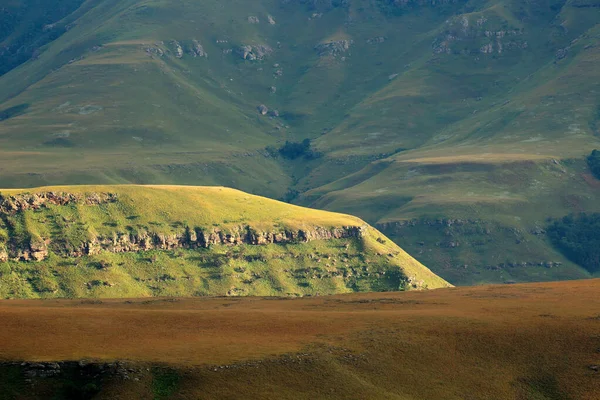 風景Drakensberg山の風景 ジャイアンツ城自然保護区 南アフリカ — ストック写真