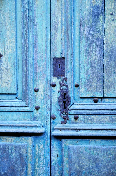 Gammal blå dörr Stockbild