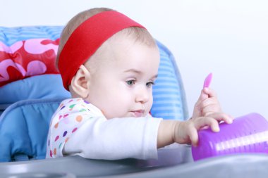 Bardak ve kaşık ile oynama