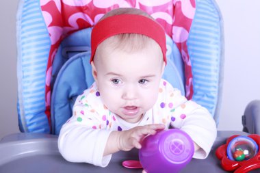 Bardak ve kaşık ile oynama