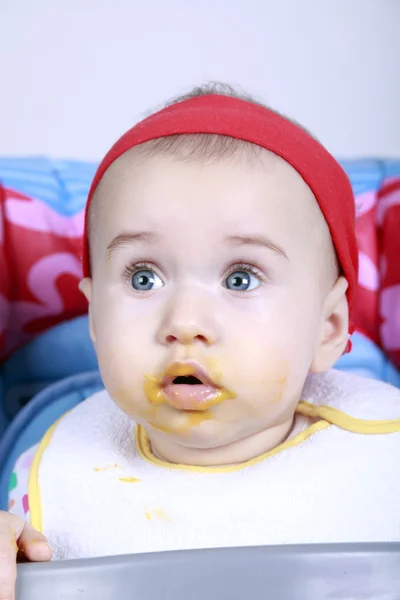 昼食を食べて女の赤ちゃん — ストック写真