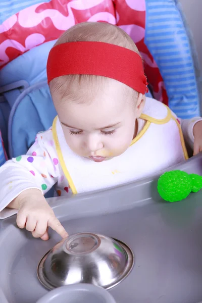 Baby learn to eat — Stock Photo, Image