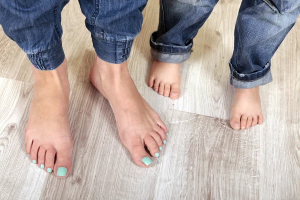 Mom and son feet — Stock Photo, Image