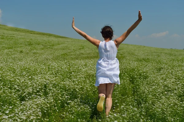 Young happy woman in green field — Stock Photo, Image