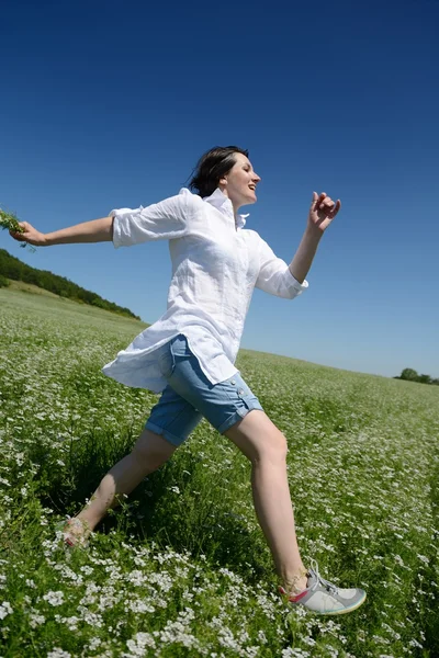 Young happy woman in green field — Stock Photo, Image