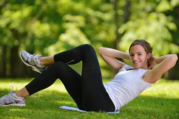 Jovem casal jogging — Fotografia de Stock