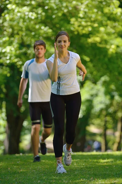 Giovane coppia jogging — Foto Stock