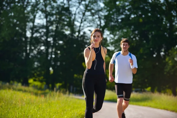 Giovane coppia jogging — Foto Stock