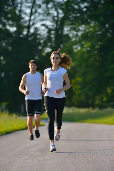 Giovane coppia jogging — Foto Stock