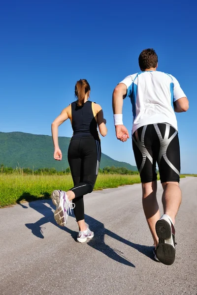 Giovane coppia jogging — Foto Stock