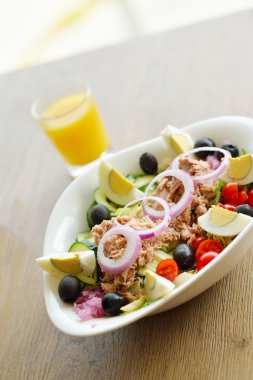 skyline van atlanta (Georgia)ton balıklı salata sebze ile