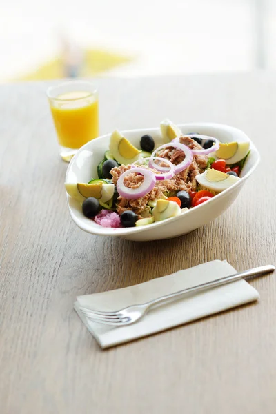 Salada de atum com legumes — Fotografia de Stock