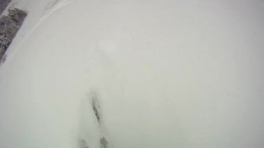 yavaş hareket ile kış, kayak sporu adam yokuş aşağı