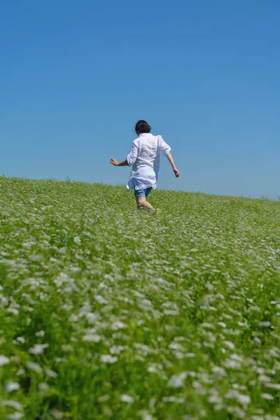 Young happy woman in green field — Stock Photo, Image