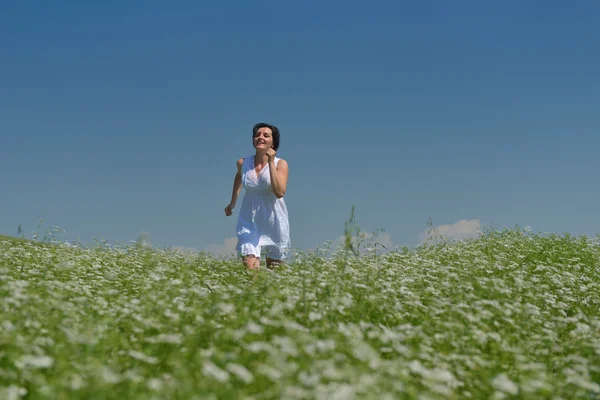 Young happy woman in green field — Stock Photo, Image