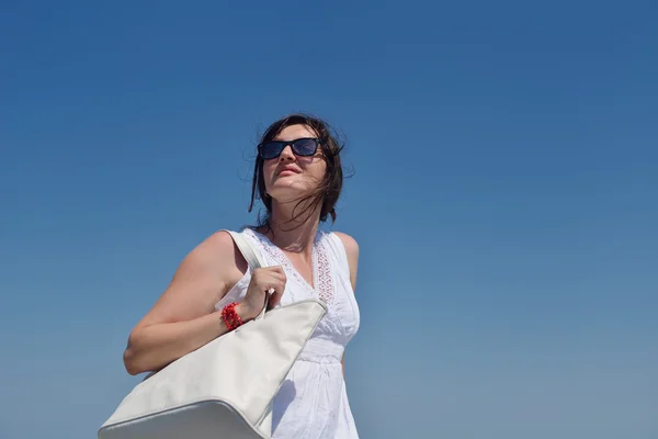 Mujer feliz al aire libre —  Fotos de Stock