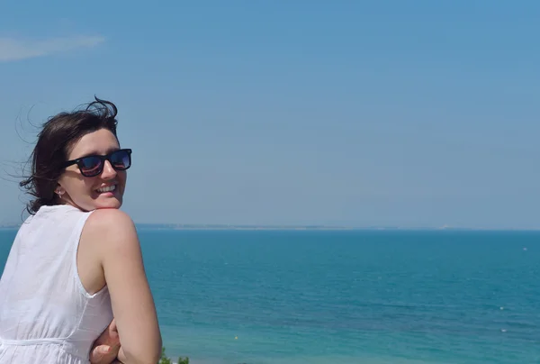 Mujer feliz al aire libre —  Fotos de Stock