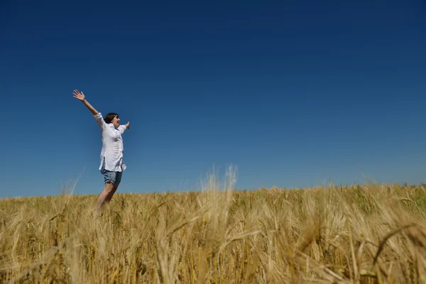 Young woman in wheat field at summer — Stock Photo, Image