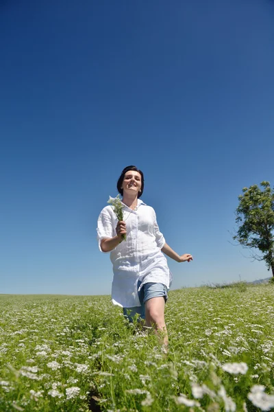 Young happy woman in green field — Stock Photo, Image