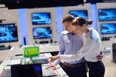 tüketici elektronik mağazasında satın