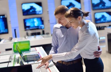 tüketici elektronik mağazasında satın