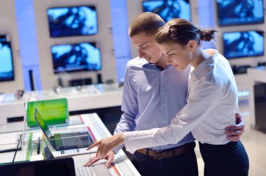 tüketici elektronik mağazasında satın