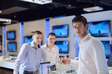 tüketici elektronik mağazasında satın