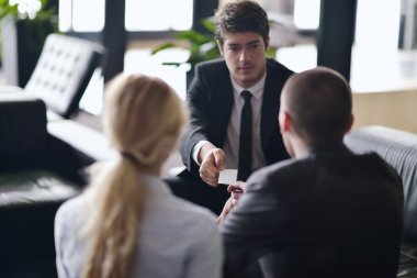 ofisinde toplantıda iş