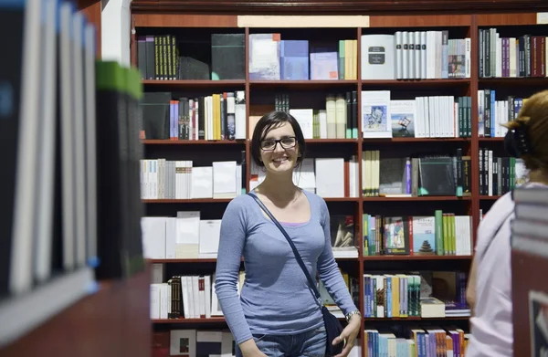 Female in library — Stock Photo, Image