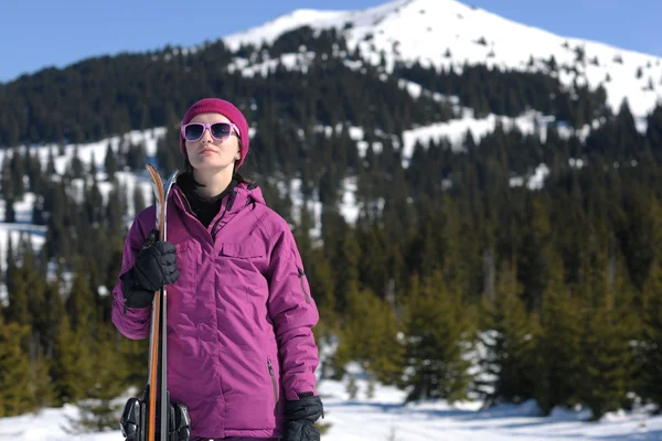 Hiver femme ski — Photo