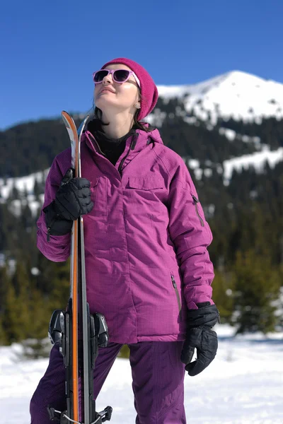 Invierno mujer esquí —  Fotos de Stock