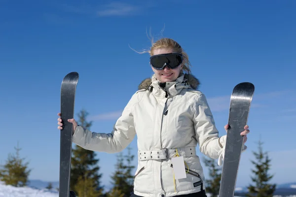 Hiver femme ski — Photo